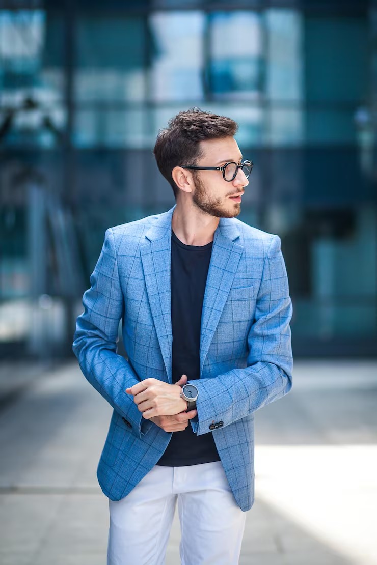 imgi_28_businessman-suit-standing-against-building_1048944-22263334